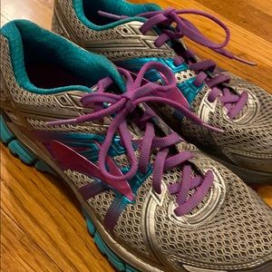 Brooks size 9.5